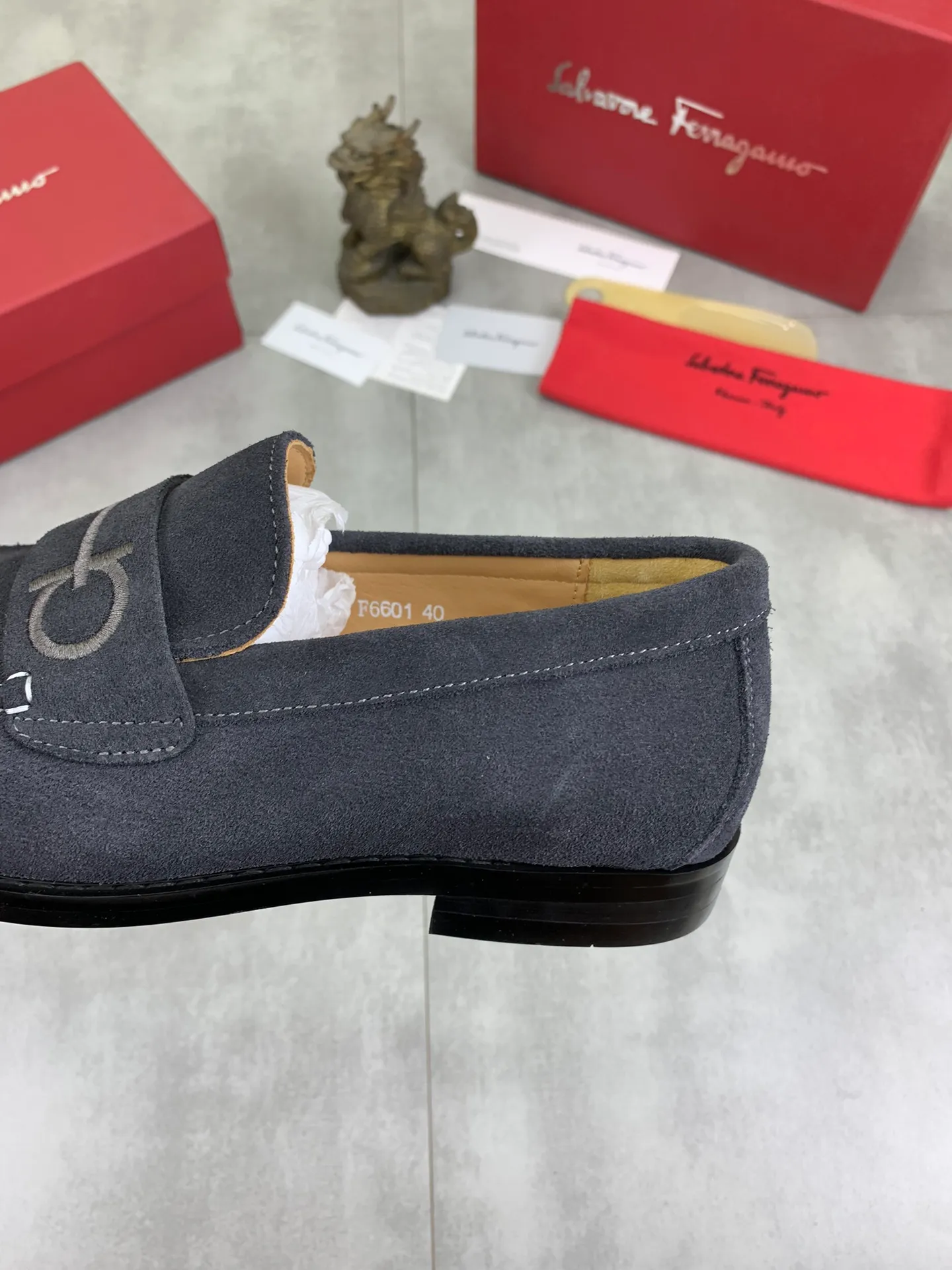 Men's Men's Shoes 💰P460💰[New Style] Water-dyed Niuli 🆘[Salvatore Ferragamo] Ferragamo's latest casual business leather shoes for men! Available at counters simultaneously! The fabric is made of specially imported original calfskin, the lining is made of imported water-dyed cowhide, and the original combination outsole is absolutely luxurious and leads the fashion trend. Matching code: 38-45; 5️⃣ colors available